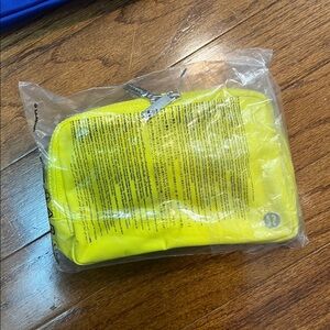 Everywhere Belt Bag 2L NWT With Long Strap daisy glow yellow lululemon